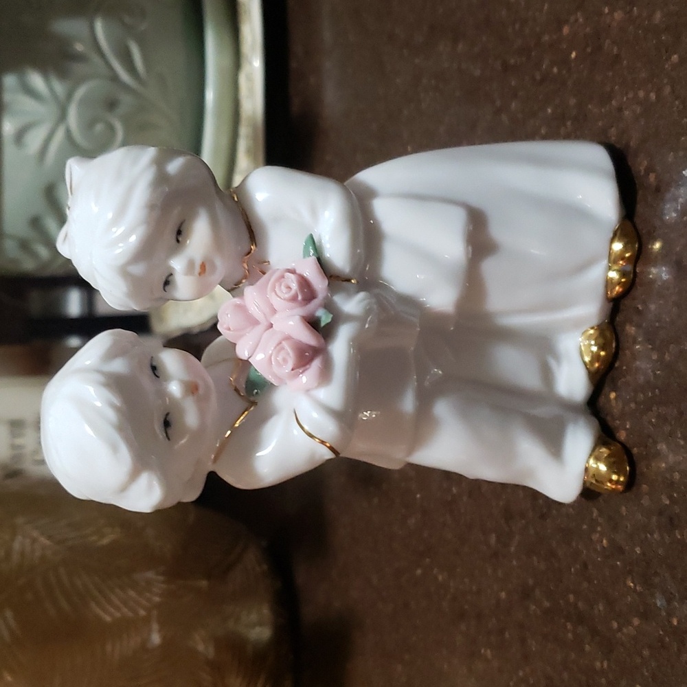 Porcelain bride and groom / PMI porcelain figurine / 1990s.